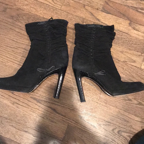 Gucci Shoes - ⭐️Gucci black suede booties